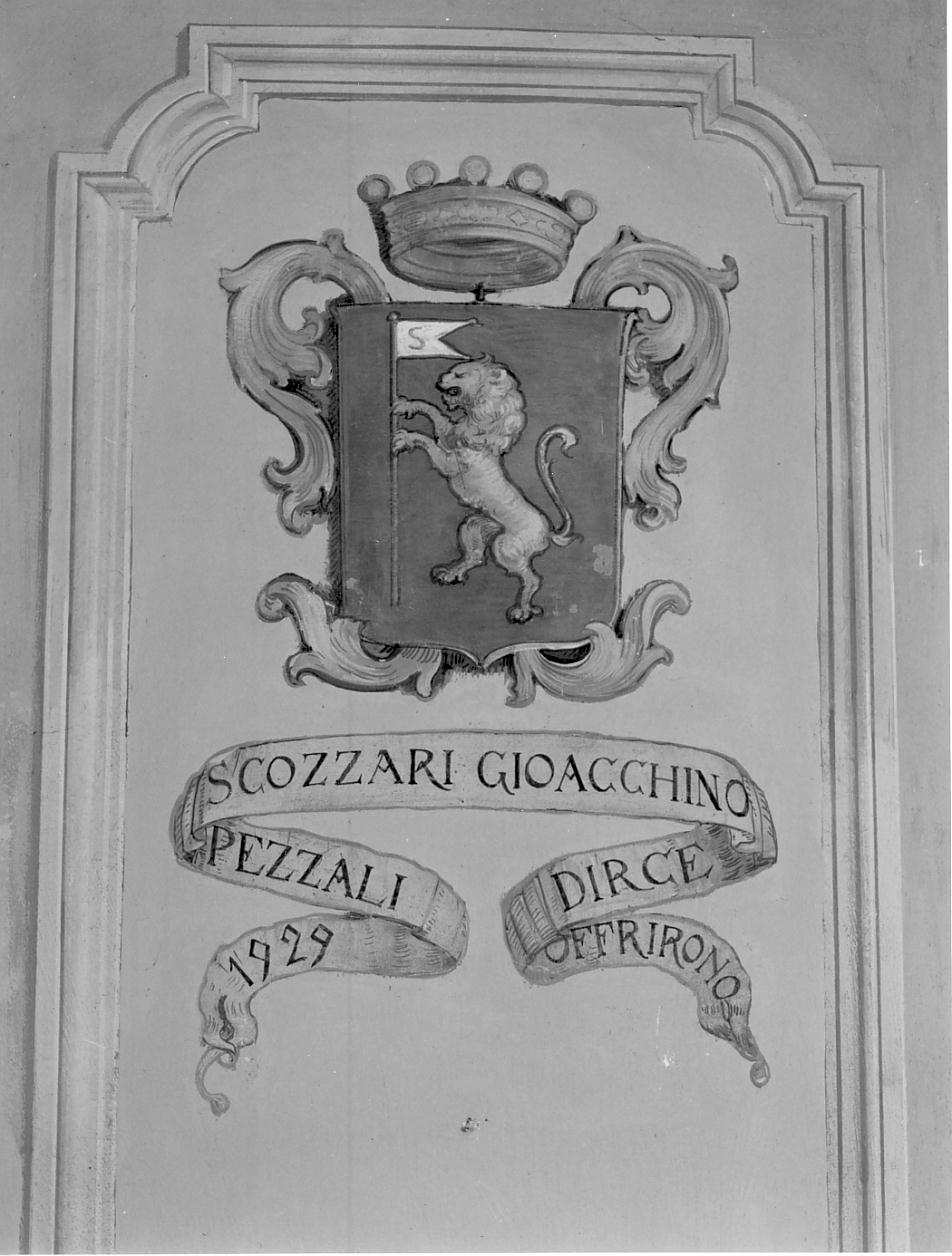 stemma/ cartiglio con iscrizione (dipinto, elemento d'insieme) di Benedini Ottorino, Barbiani Umberto detto Gucin (sec. XX)