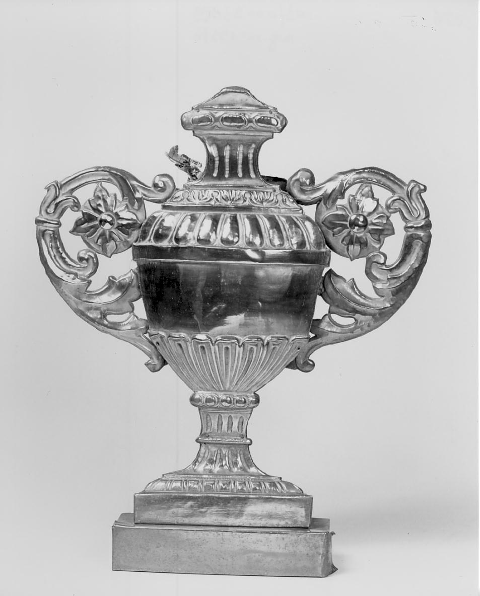 vaso d'altare con composizione floreale, serie - manifattura lombarda (seconda metà sec. XIX)