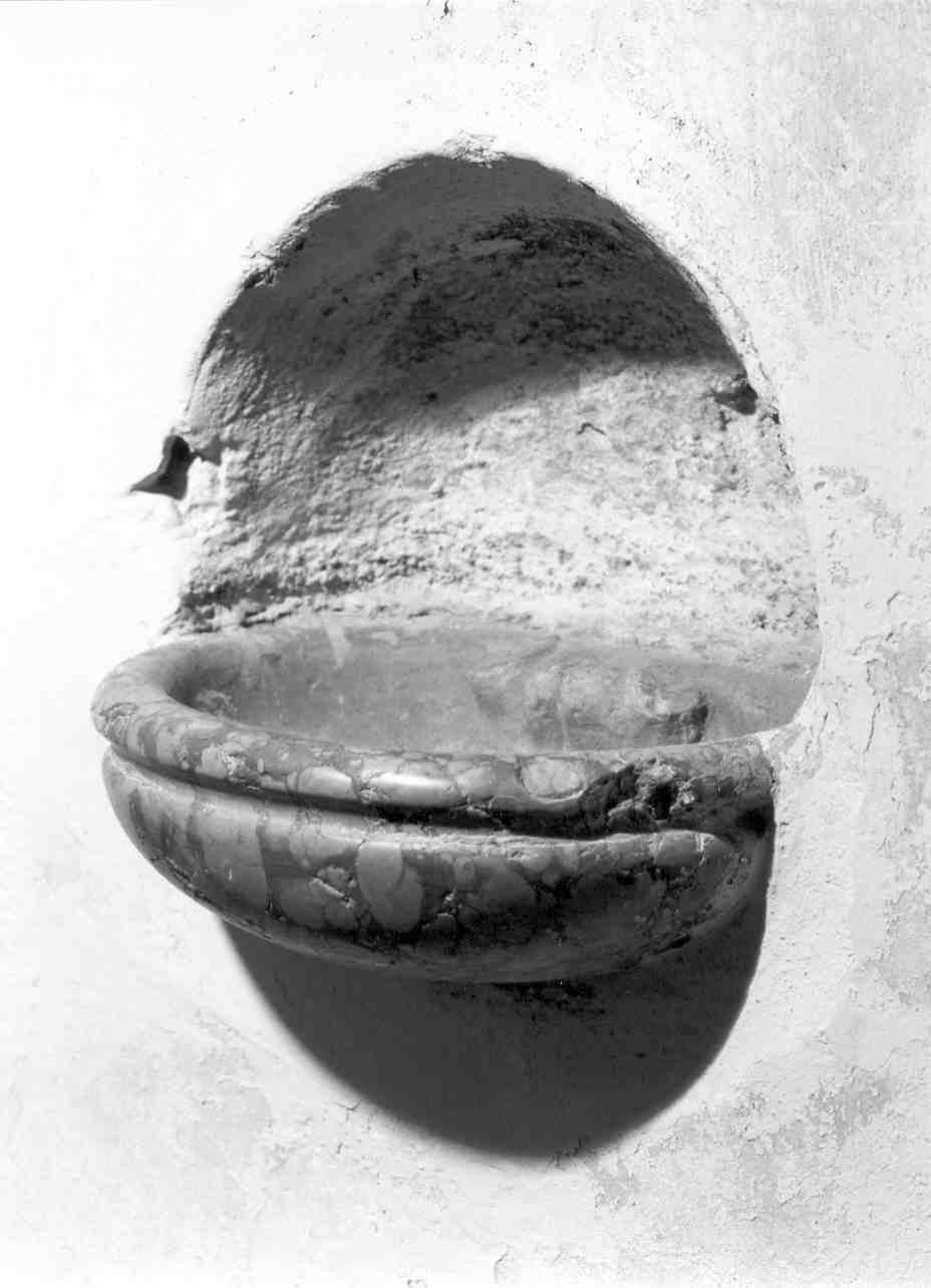 acquasantiera da parete, opera isolata - bottega bresciana (fine/inizio secc. XVIII/ XIX)