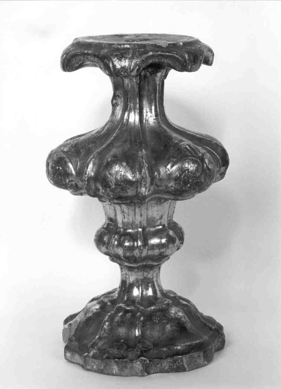 vaso d'altare con composizione floreale, serie - ambito bresciano (metà sec. XVIII)