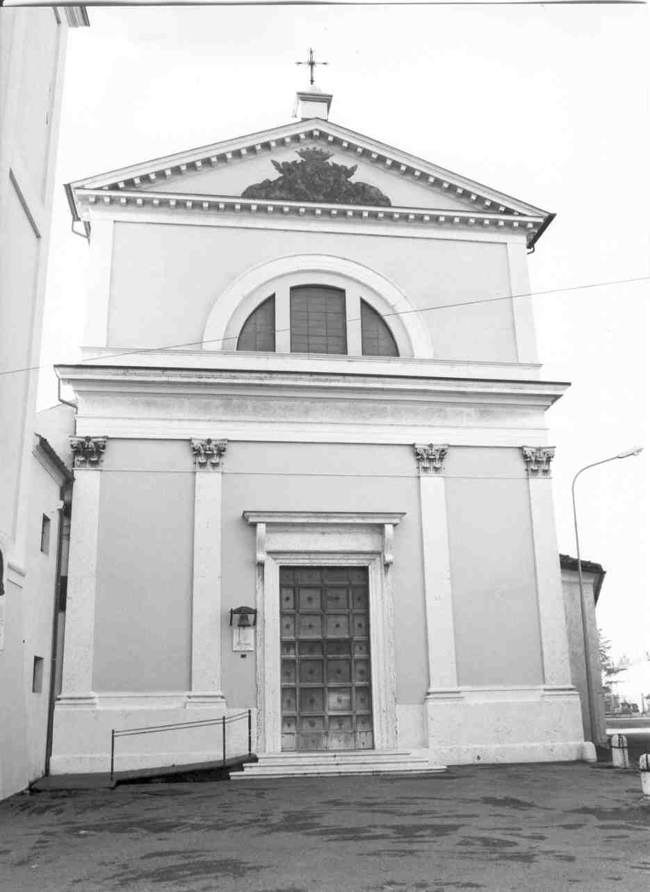 decorazione plastico-pittorica, complesso decorativo di D'Adamo (sec. XX)