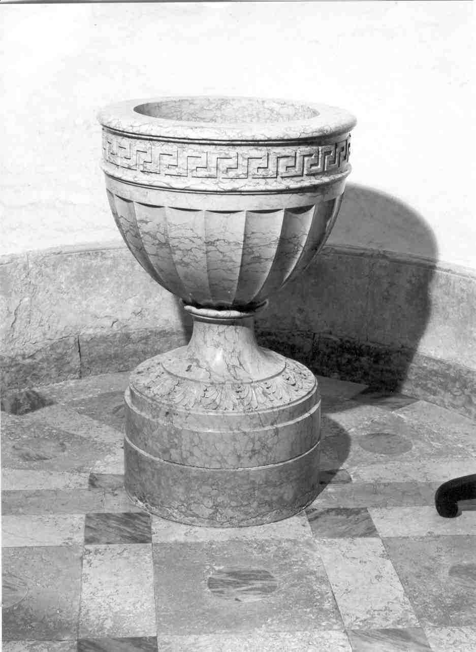 fonte battesimale - a fusto, opera isolata - ambito lombardo (prima metà sec. XX)