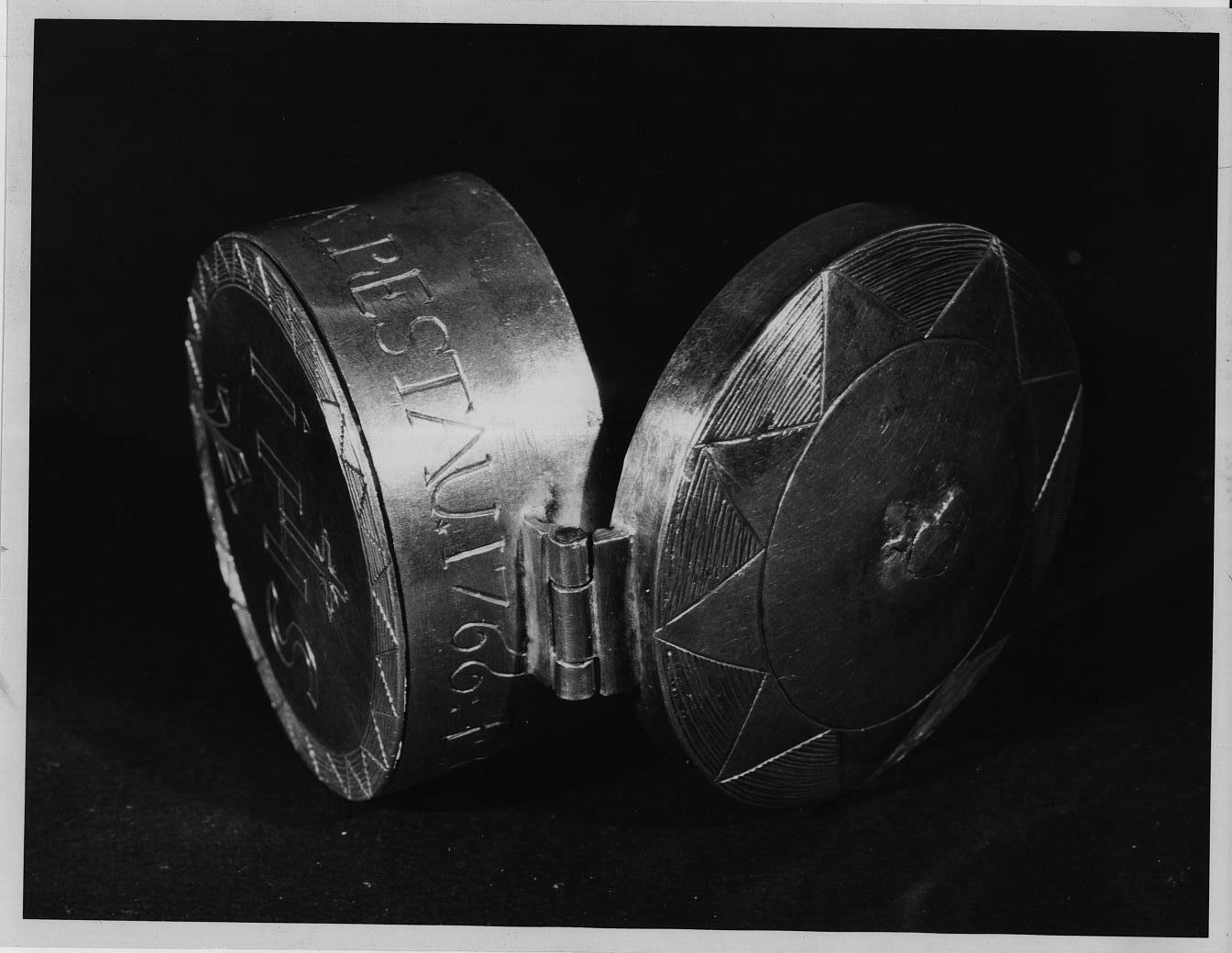 pisside, opera isolata - ambito italiano (sec. XVIII)