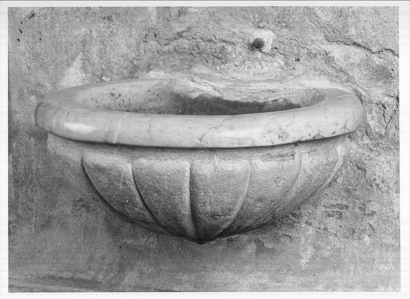 acquasantiera - da parete, serie - bottega cremonese (sec. XIX)