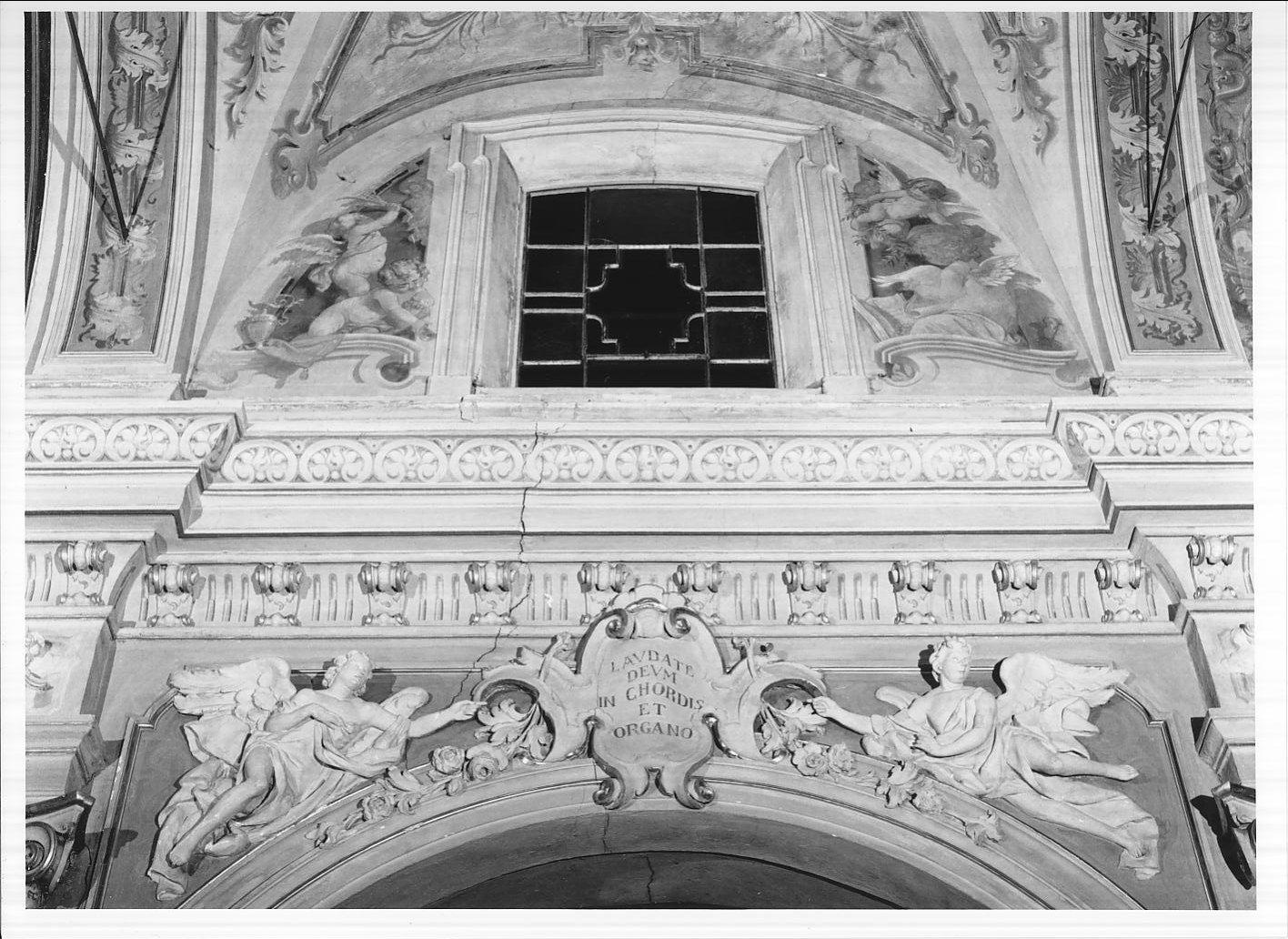 motivo decorativo fitomorfo / angeli (decorazione plastico-pittorica, elemento d'insieme) di Aroldi E (sec. XX)