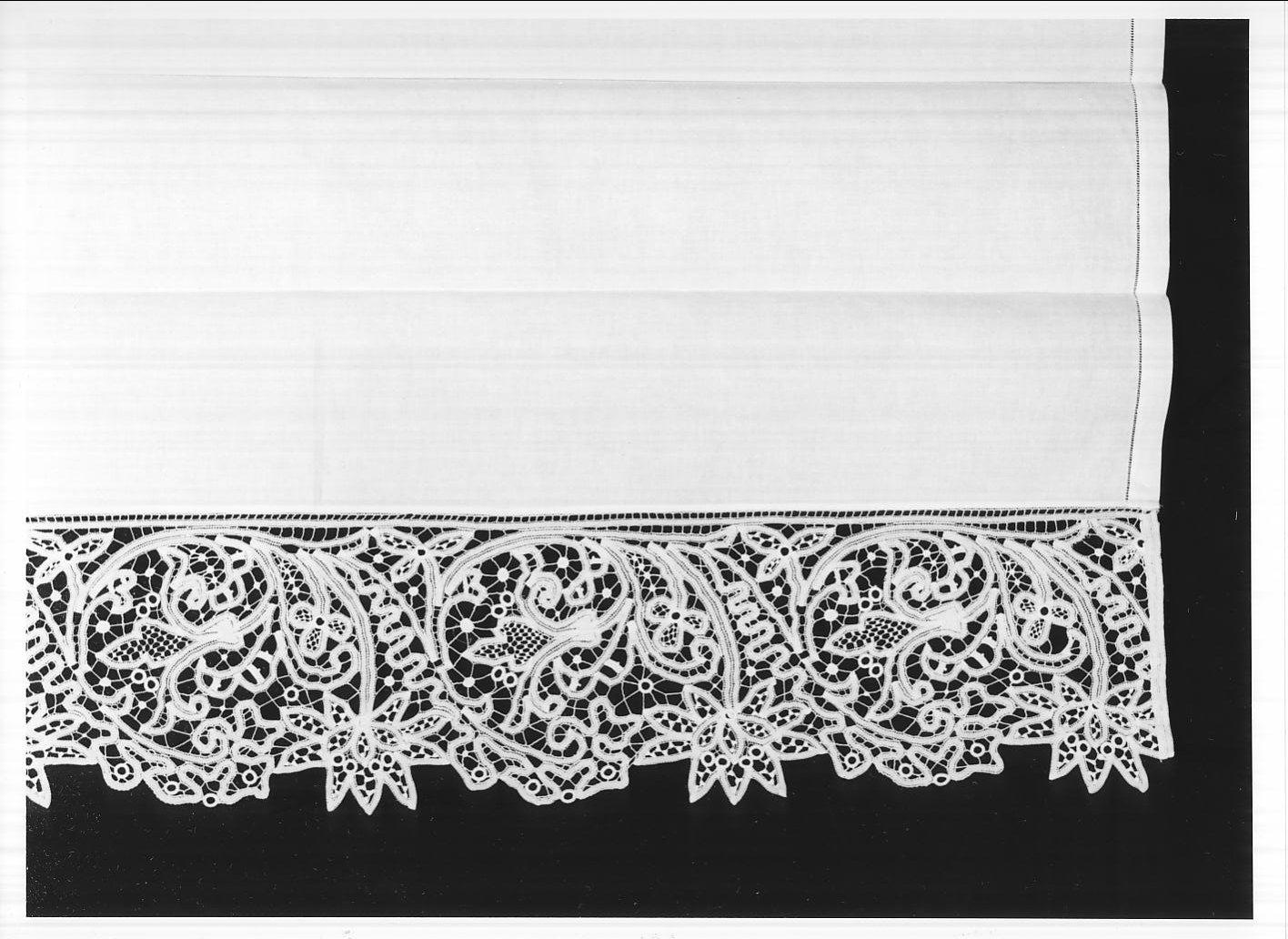 tovaglia d'altare, opera isolata - manifattura cremonese (prima metà sec. XX)