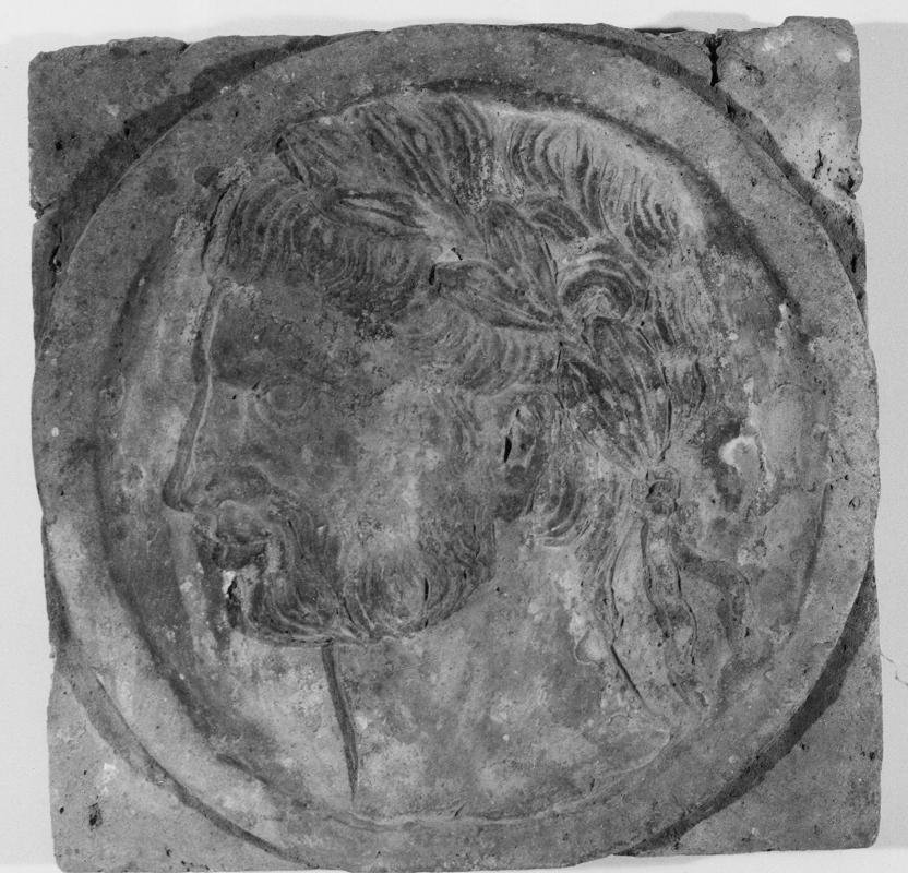 tondo con testa d'imperatore (decorazione plastica, opera isolata) - ambito italiano (metà sec. XVI)