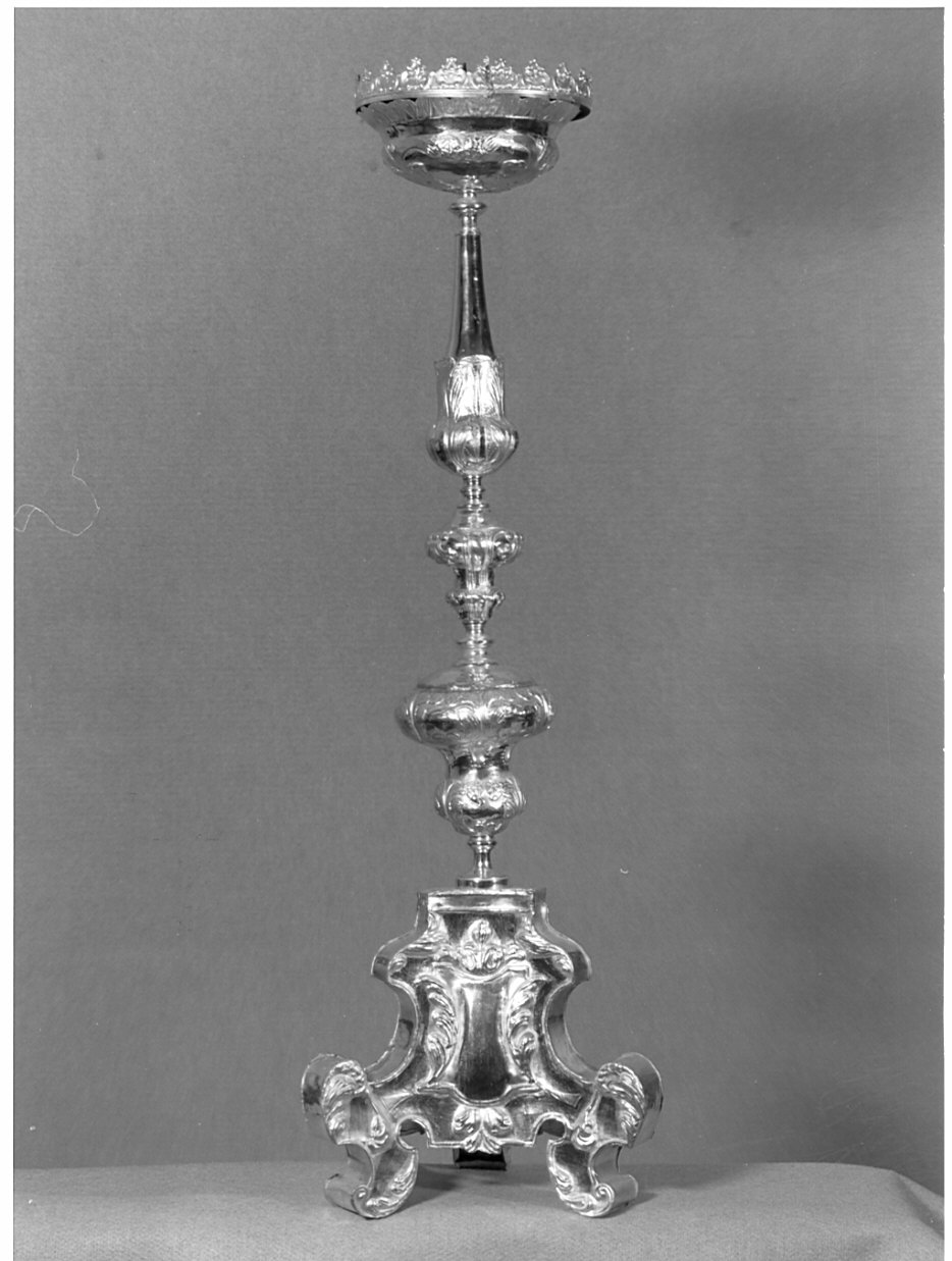 candeliere d'altare, opera isolata - bottega lombarda (primo quarto sec. XVIII)