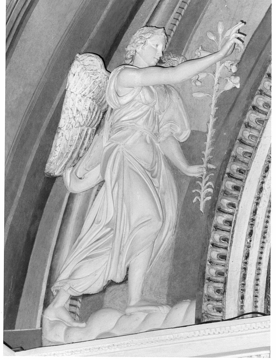 angelo annunciante (rilievo, pendant) - bottega lombarda (prima metà sec. XVII)