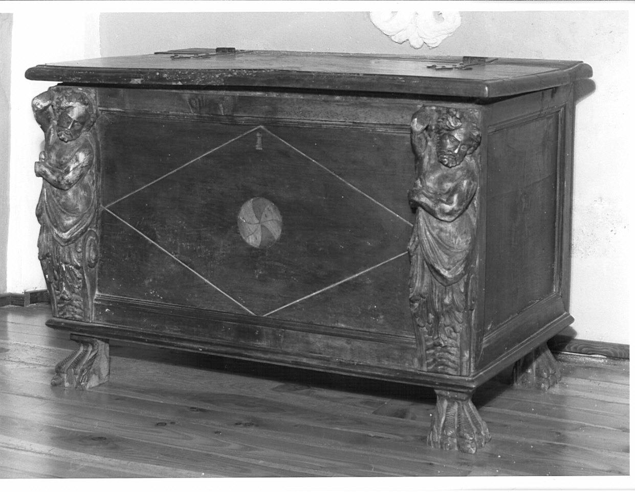 cassapanca, opera isolata - bottega lombarda (seconda metà sec. XVII)