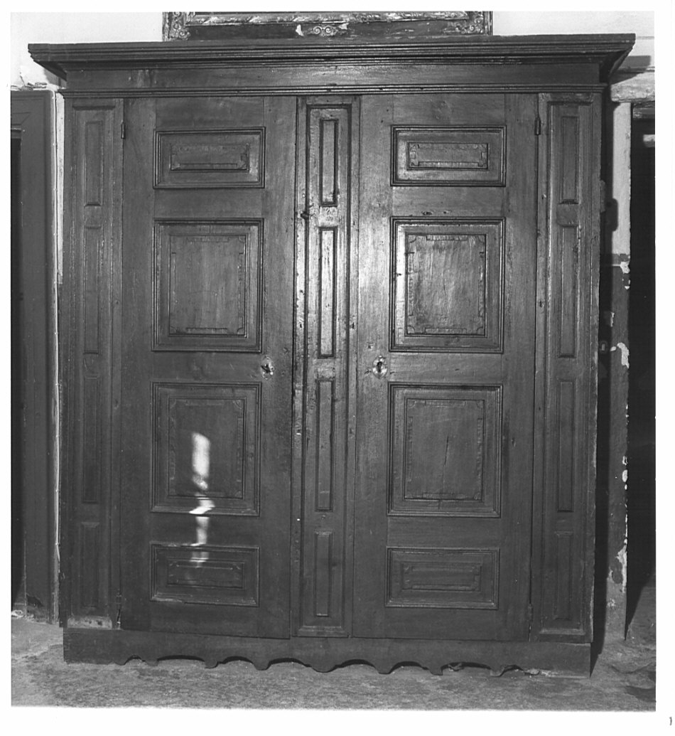 armadio da sacrestia, opera isolata - bottega lombarda (sec. XVIII)