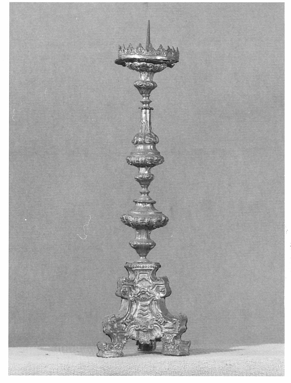candeliere d'altare, serie - bottega lombarda (prima metà sec. XVIII)