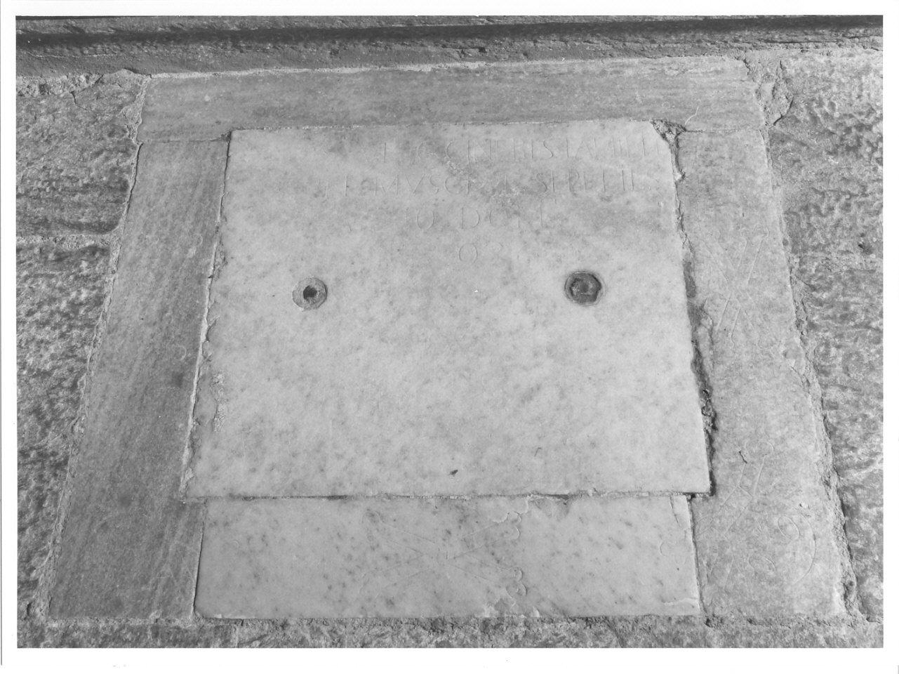 lapide tombale, opera isolata - ambito lombardo (sec. XVIII)