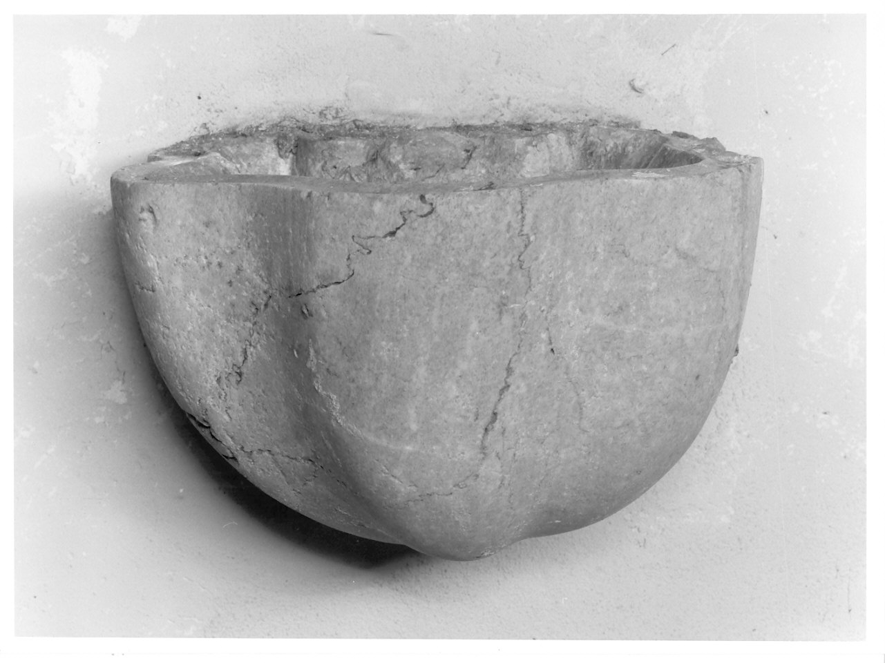 acquasantiera da parete, opera isolata - ambito lombardo (sec. XVIII)