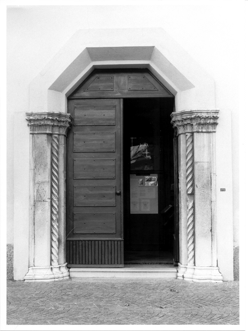 portale maggiore, opera isolata - ambito comasco (sec. XV)