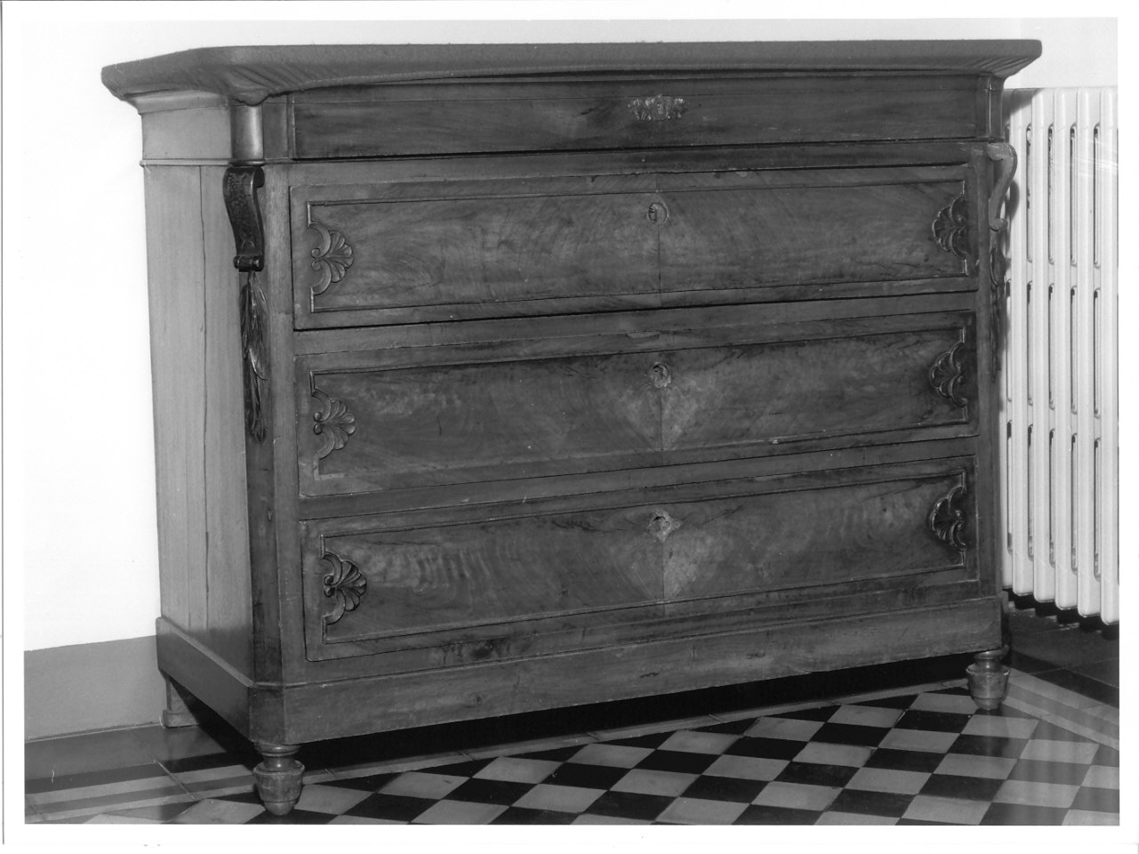 cassettone, opera isolata - ambito lombardo (ultimo quarto sec. XIX)