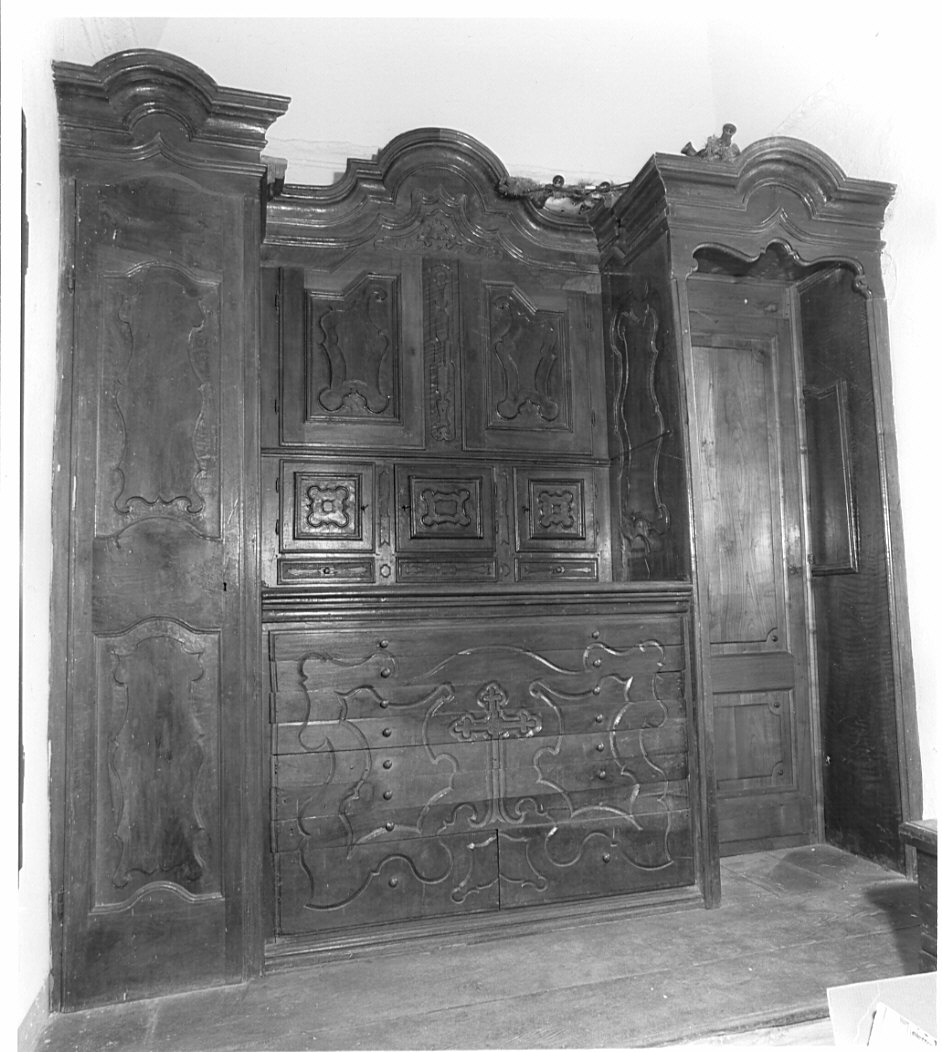 armadio da sacrestia, opera isolata - bottega lombarda (prima metà sec. XVIII)