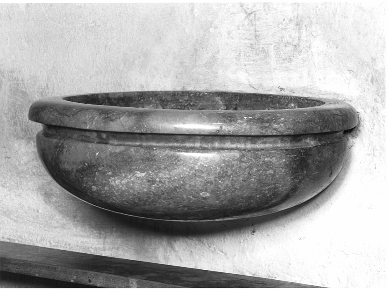 acquasantiera da parete - bottega lombarda (sec. XVII)