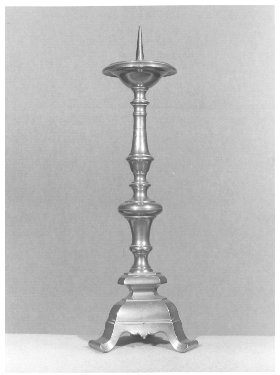 candeliere d'altare, serie - bottega lombarda (prima metà sec. XVIII)