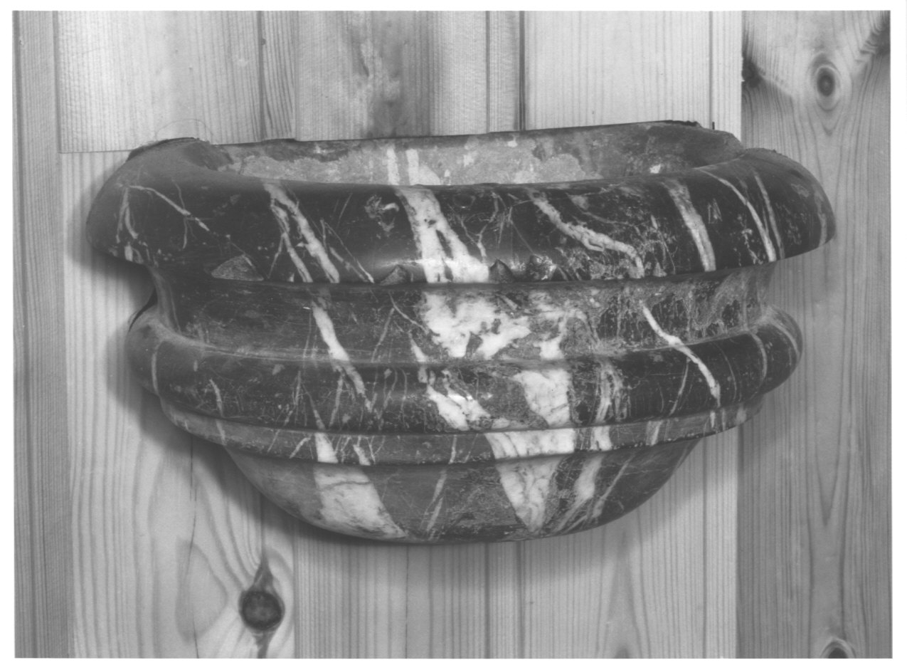 acquasantiera da parete, opera isolata - bottega lombarda (prima metà sec. XX)