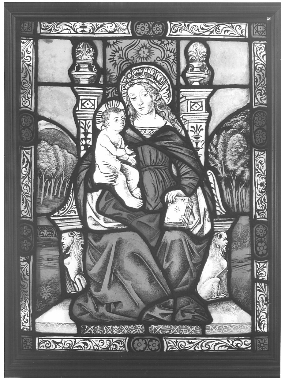 Madonna con Bambino in trono (vetrata) di De Donati Alvise (attribuito) (sec. XVI)