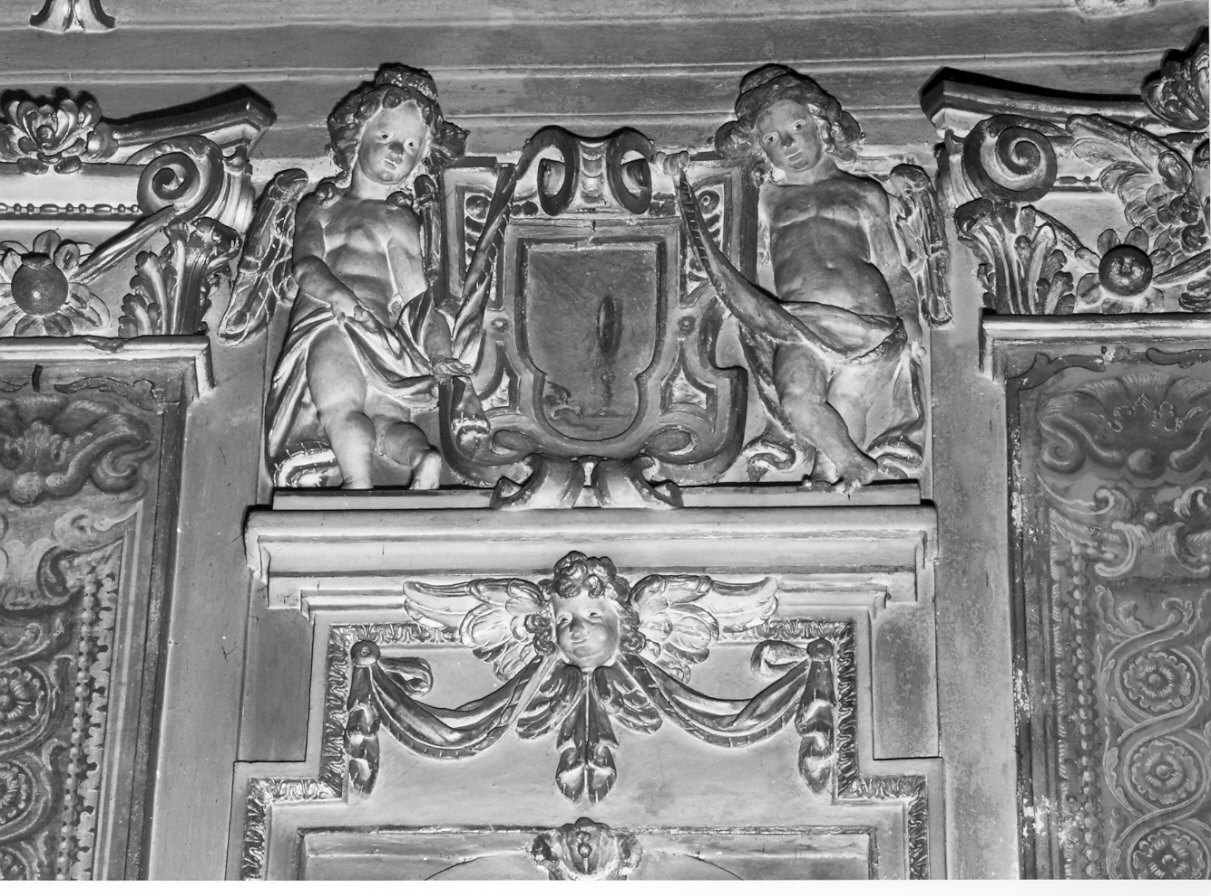 angeli reggenti uno scudo (decorazione plastica, opera isolata) - bottega lombarda (fine/inizio secc. XVII/ XVIII)