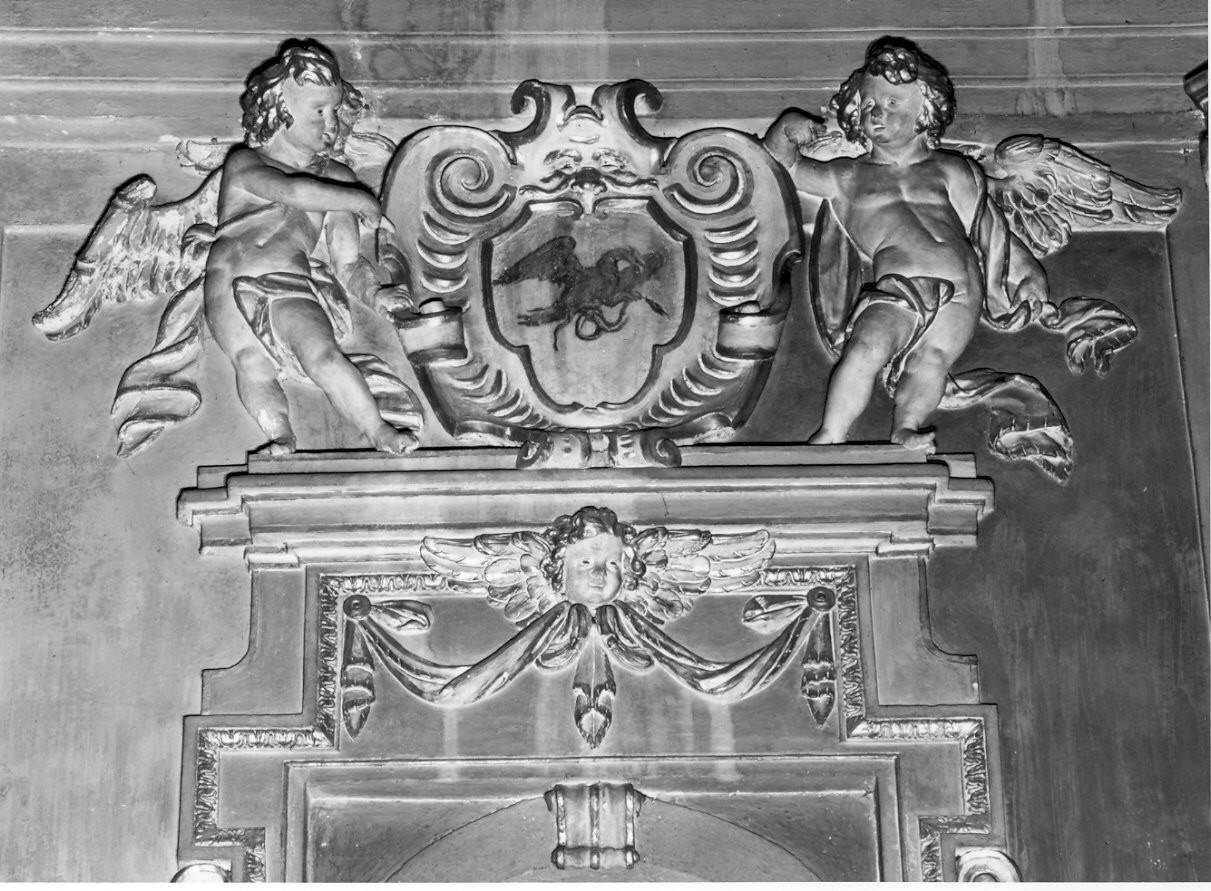 angeli reggenti uno scudo (decorazione plastica, opera isolata) - bottega lombarda (fine/inizio secc. XVII/ XVIII)
