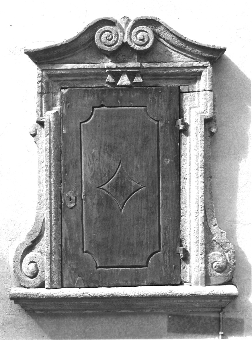 mostra di finestra, opera isolata - bottega lombarda (sec. XVII)