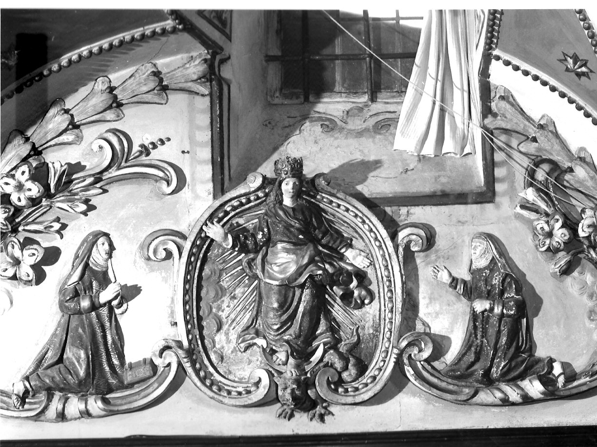Madonna Immacolata e Santi (decorazione plastica, complesso decorativo) - bottega lombarda (seconda metà sec. XVII)