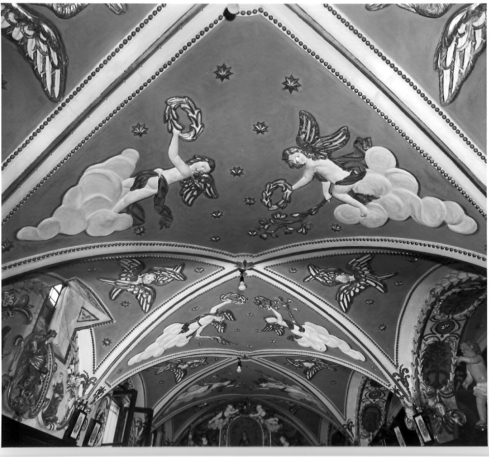 angioletti con ghirlande (decorazione plastica, complesso decorativo) - ambito lombardo (sec. XVII, sec. XX)