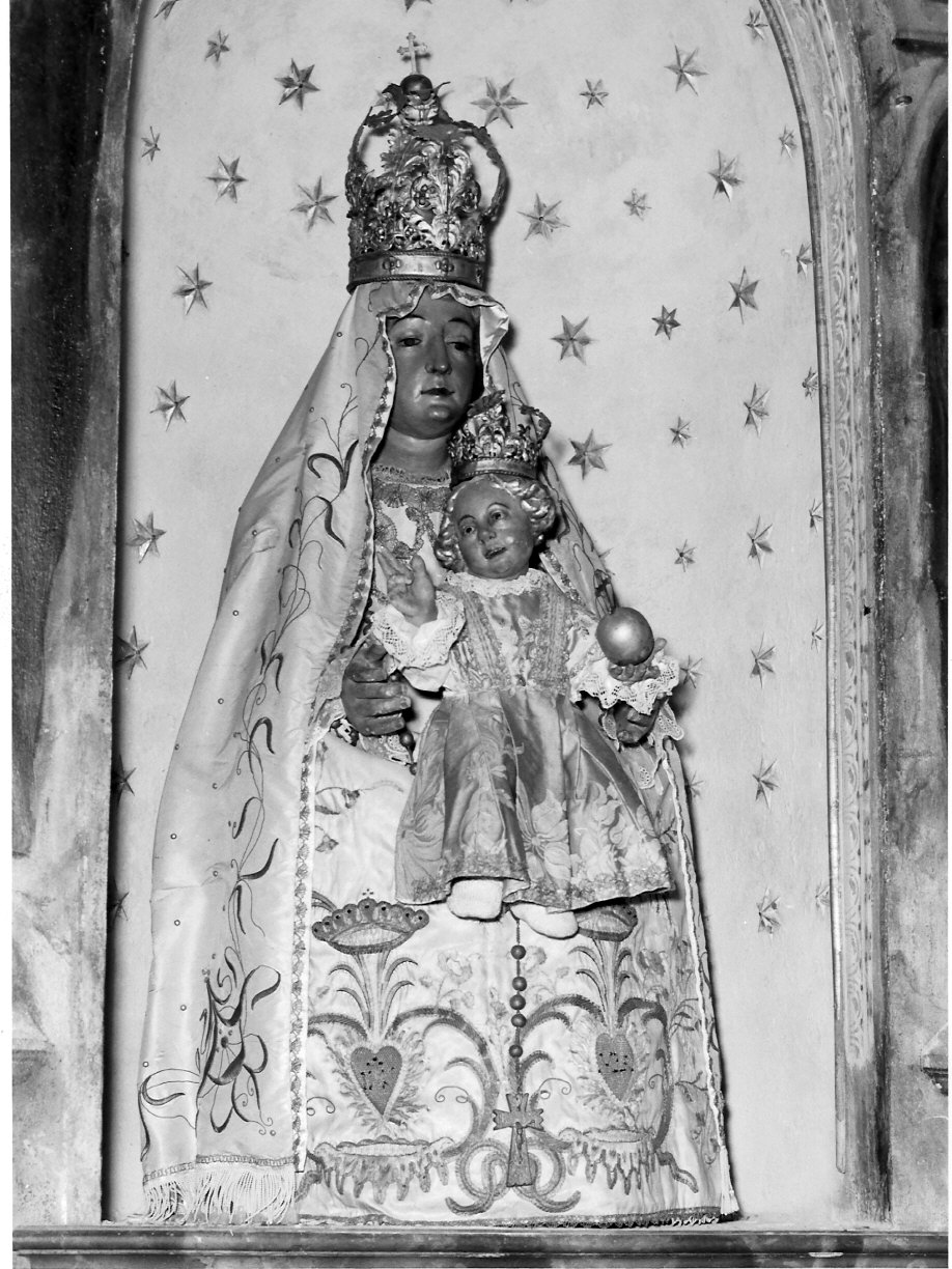 Madonna con Bambino (statua, opera isolata) - bottega lombarda (secc. XVI/ XVII)