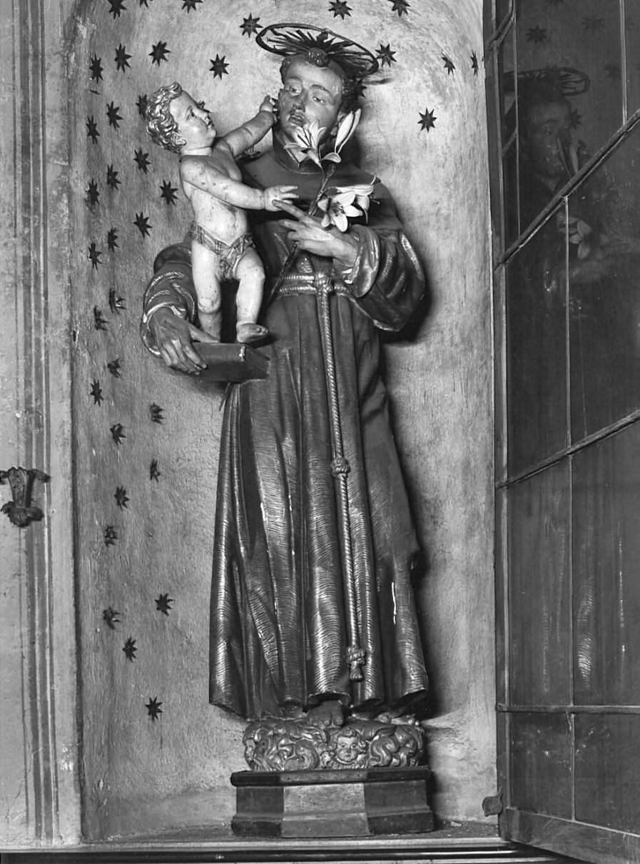 Sant'Antonio da Padova con il bambino (statua, opera isolata) - bottega lombarda (sec. XVII)