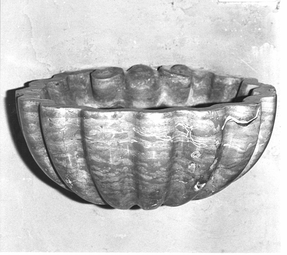 acquasantiera da parete, opera isolata - bottega lombarda (sec. XVII)