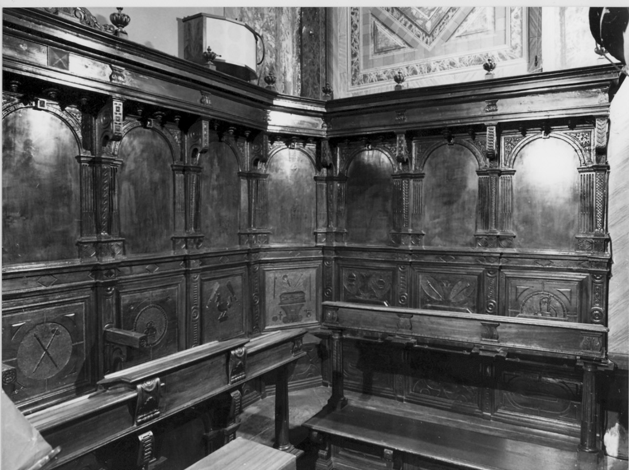 stalli del coro, complesso decorativo - bottega italiana (sec. XX)