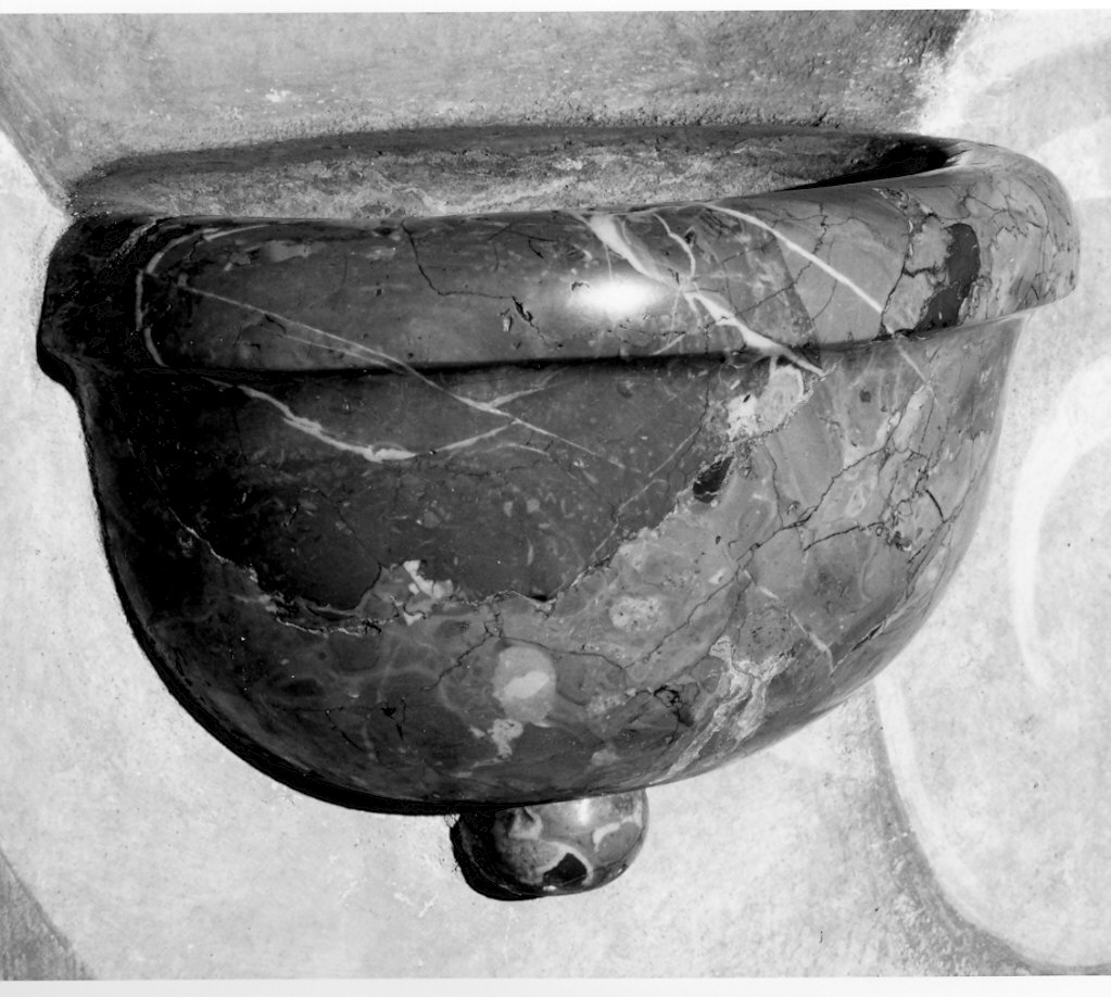 acquasantiera da parete, opera isolata - bottega lombarda (sec. XVII)