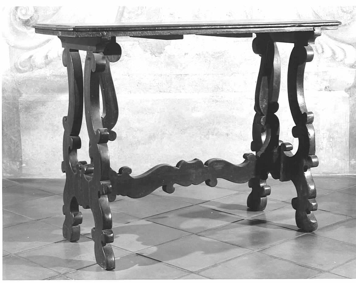 tavolo, opera isolata - bottega italiana (fine/inizio secc. XVII/ XVIII)