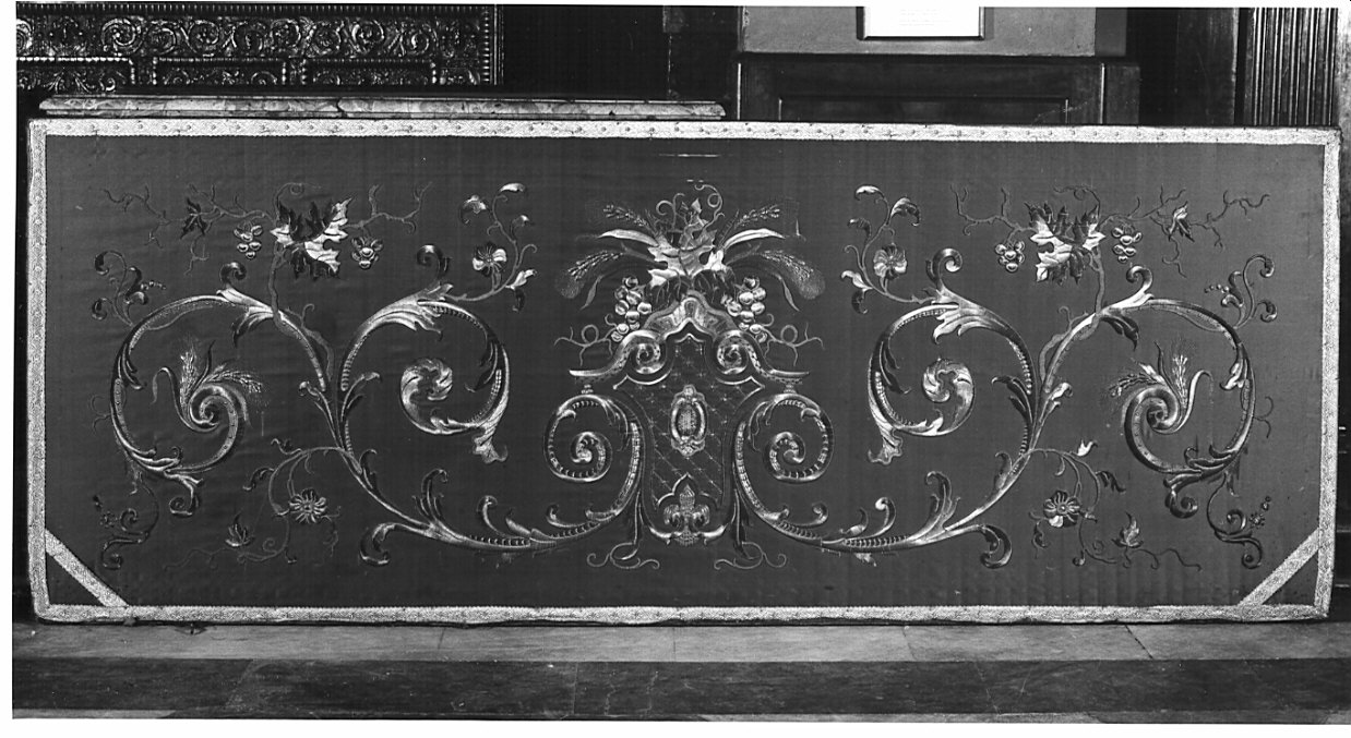 paliotto, opera isolata - manifattura italiana (fine/inizio secc. XVIII/ XIX)