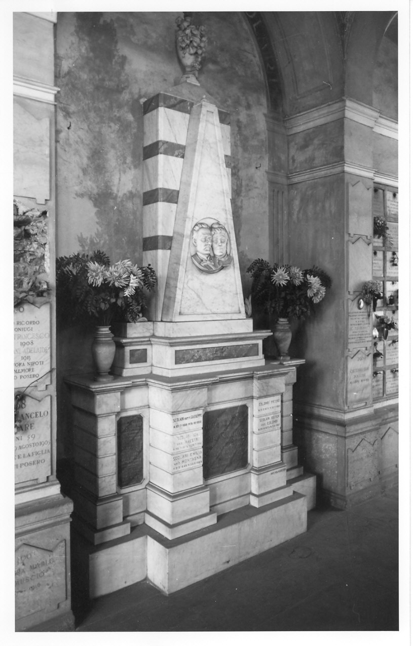 monumento funebre, opera isolata di Cattò Santino (sec. XX)