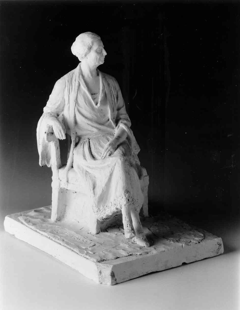 La contessa Caorsi, figura femminile seduta (scultura, opera isolata) di Ricci Giovanni Battista (sec. XX)