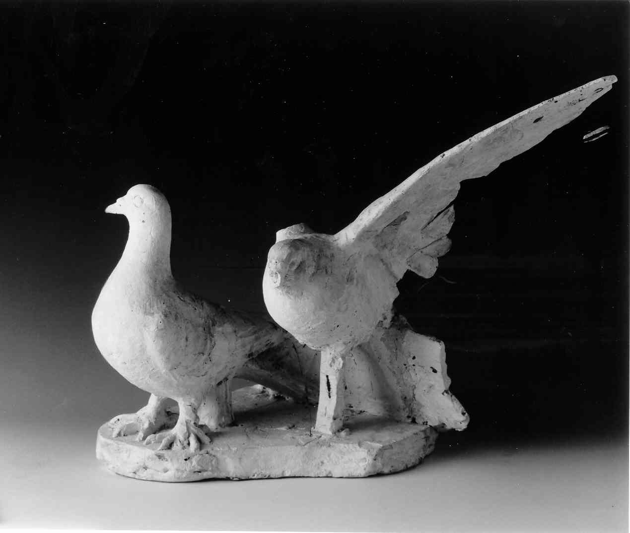 Piccioni, Piccioni (scultura, opera isolata) di Ricci Giovanni Battista (secondo quarto sec. XX)