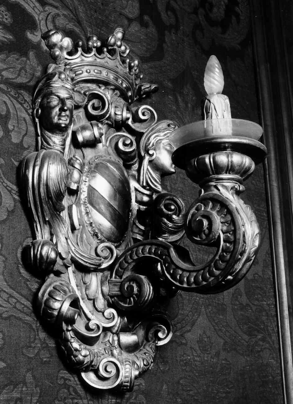 lampada - a muro, serie - ambito italiano (sec. XVII)