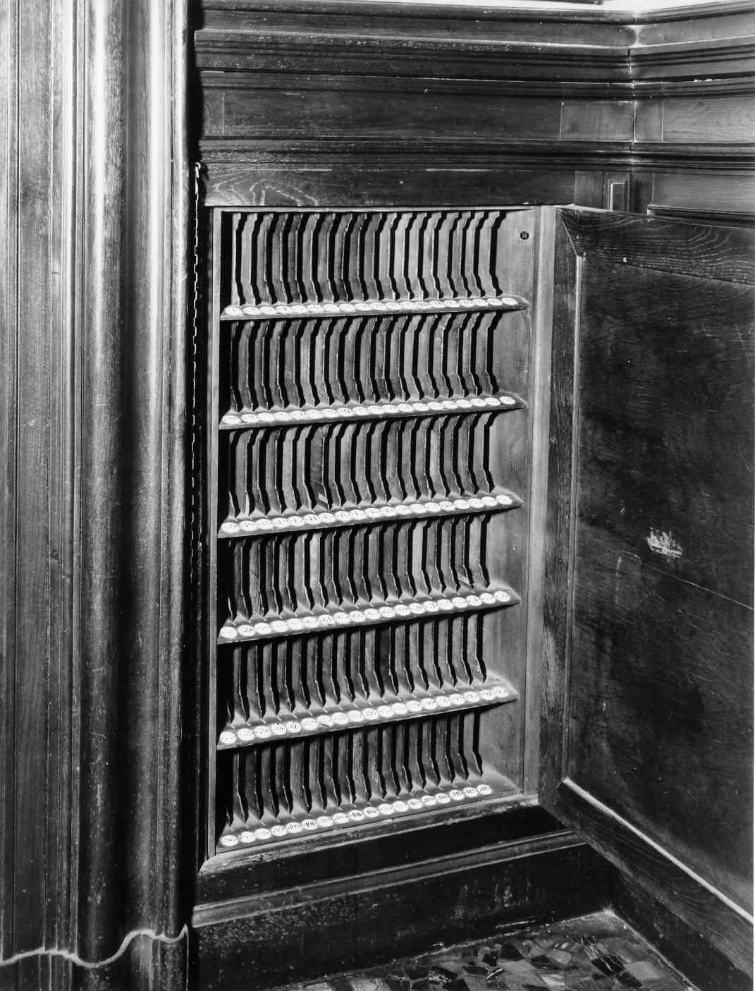 portalettere, opera isolata - ambito italiano (sec. XVII)