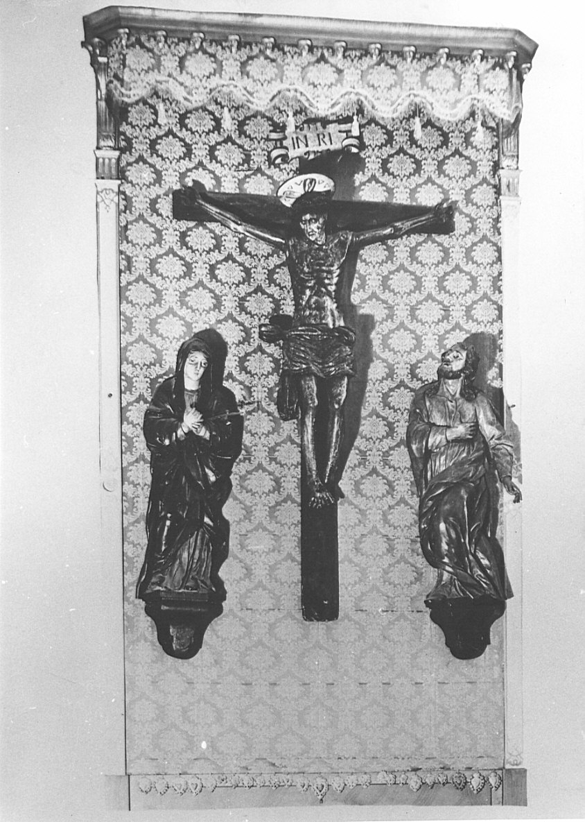 crocifissione di Cristo/ Madonna/ San Giovanni (statua, insieme) - bottega lombarda (secc. XVI/ XVII)