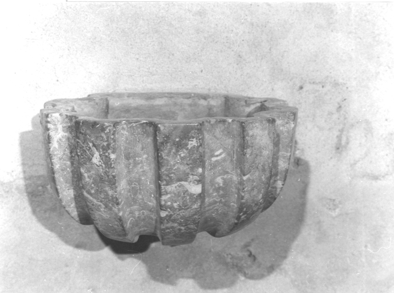 acquasantiera da parete, opera isolata - bottega lombarda (sec. XVIII)