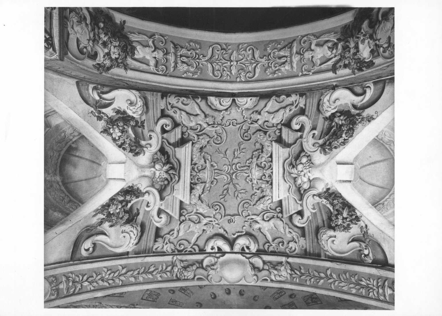 motivi decorativi a grottesche e vegetali (dipinto) - ambito lombardo (secondo quarto sec. XVIII)