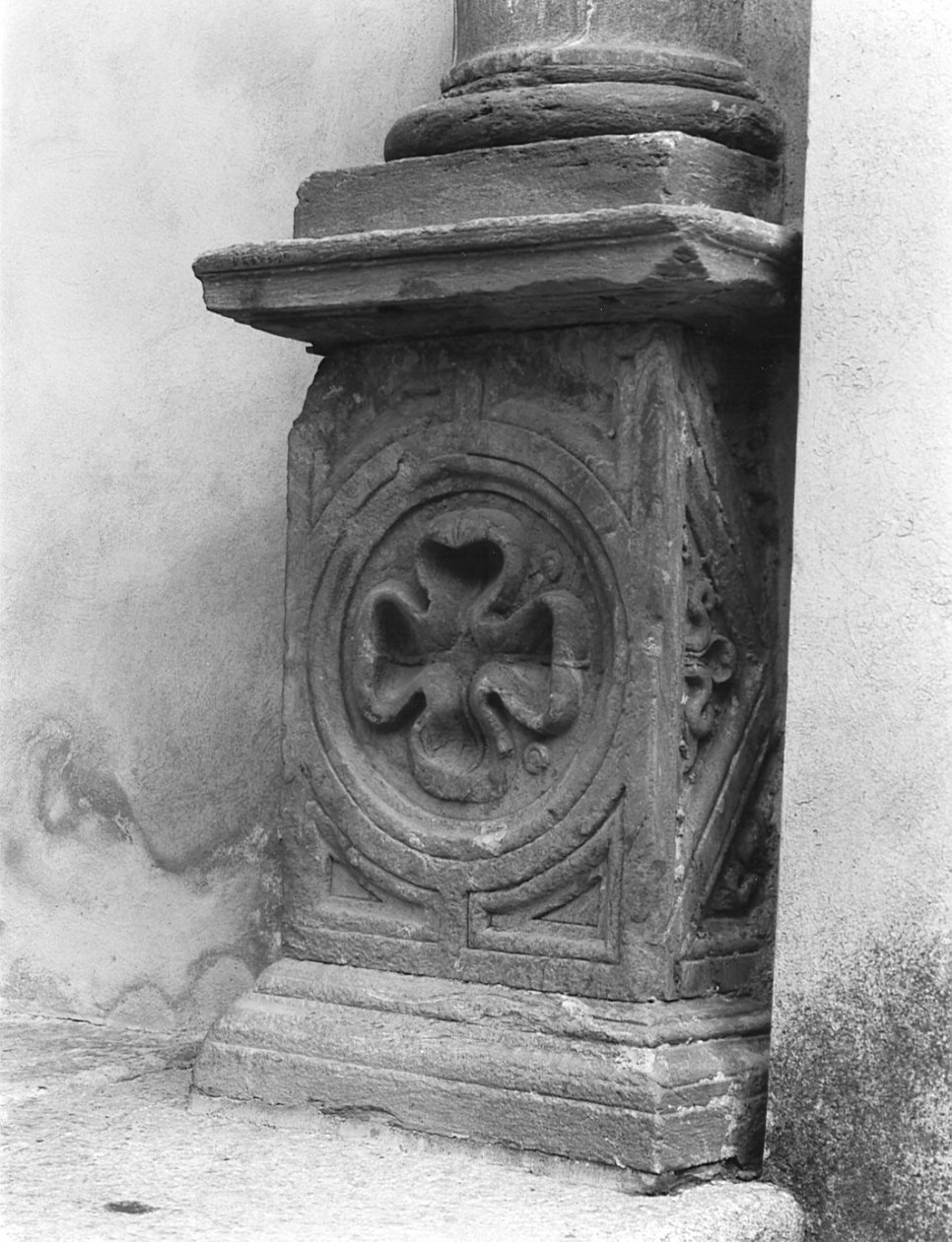 plinto - ambito valtellinese (sec. XVII)