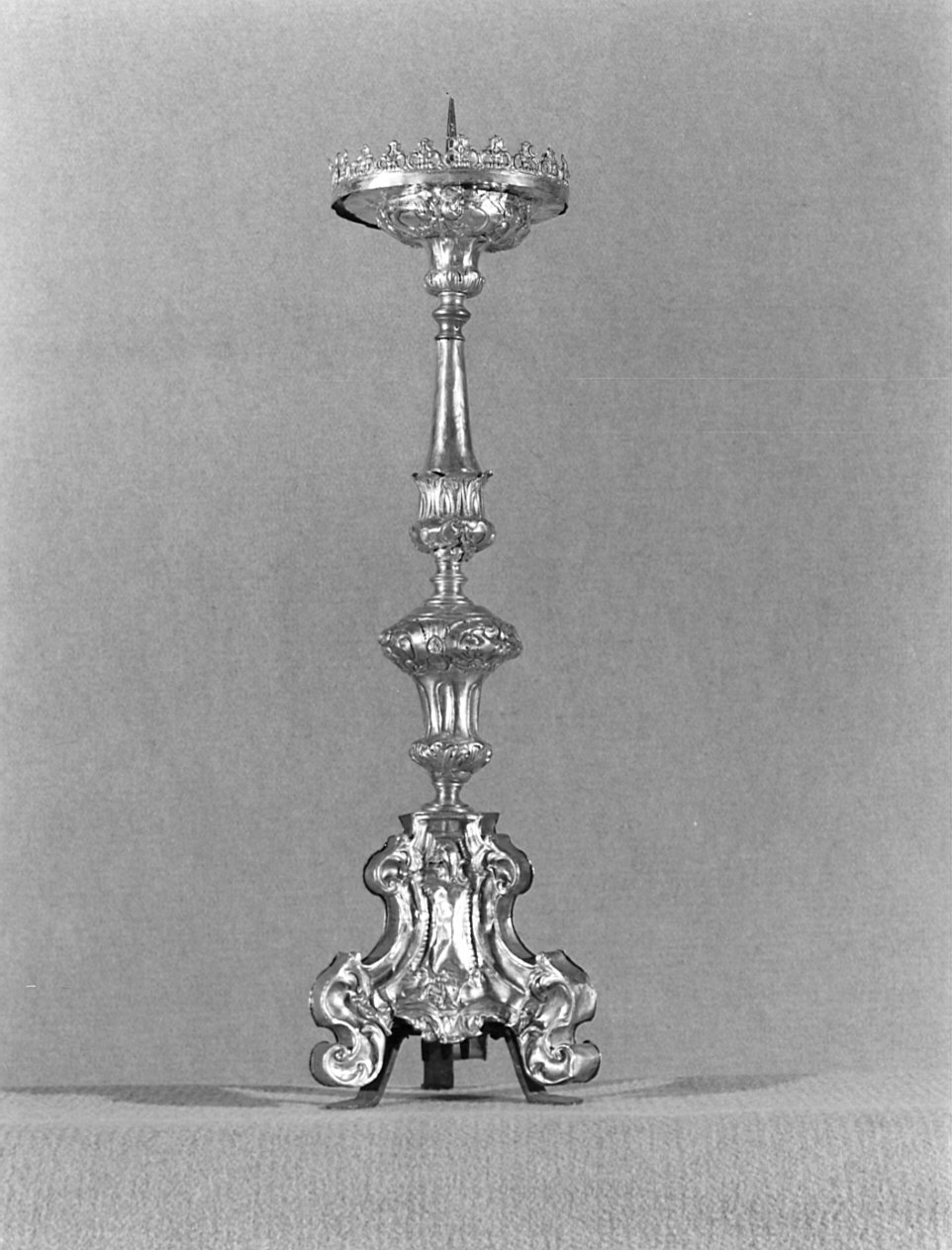 candeliere d'altare - ambito valtellinese (sec. XVIII)