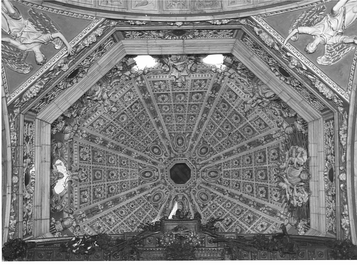 Madonna Assunta/ angioletti/ figure maschili/ motivi decorativi vegetali/ profeti (?) (decorazione plastica) di Bianchi Giuseppe, Fontana Giuseppe, Bianchi Pompeo (secc. XVI/ XVII)