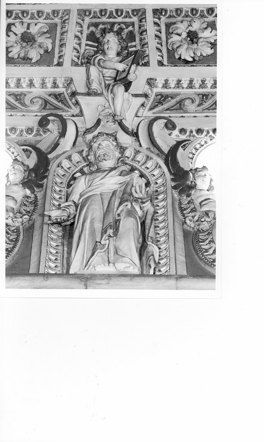 Profeta (?)/ angelo musicante (rilievo) di Bianchi Giuseppe, Fontana Giuseppe, Bianchi Pompeo (secc. XVI/ XVII)