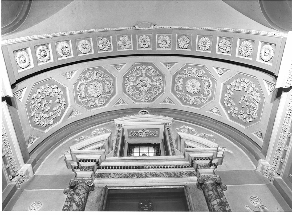 motivi decorativi vegetali (decorazione plastica) - ambito valtellinese (sec. XIX)